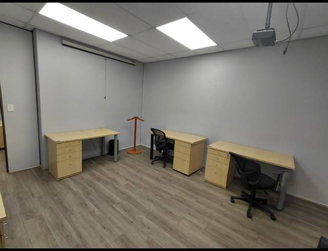 160M² OFFICE TO LET IN LYME PARK